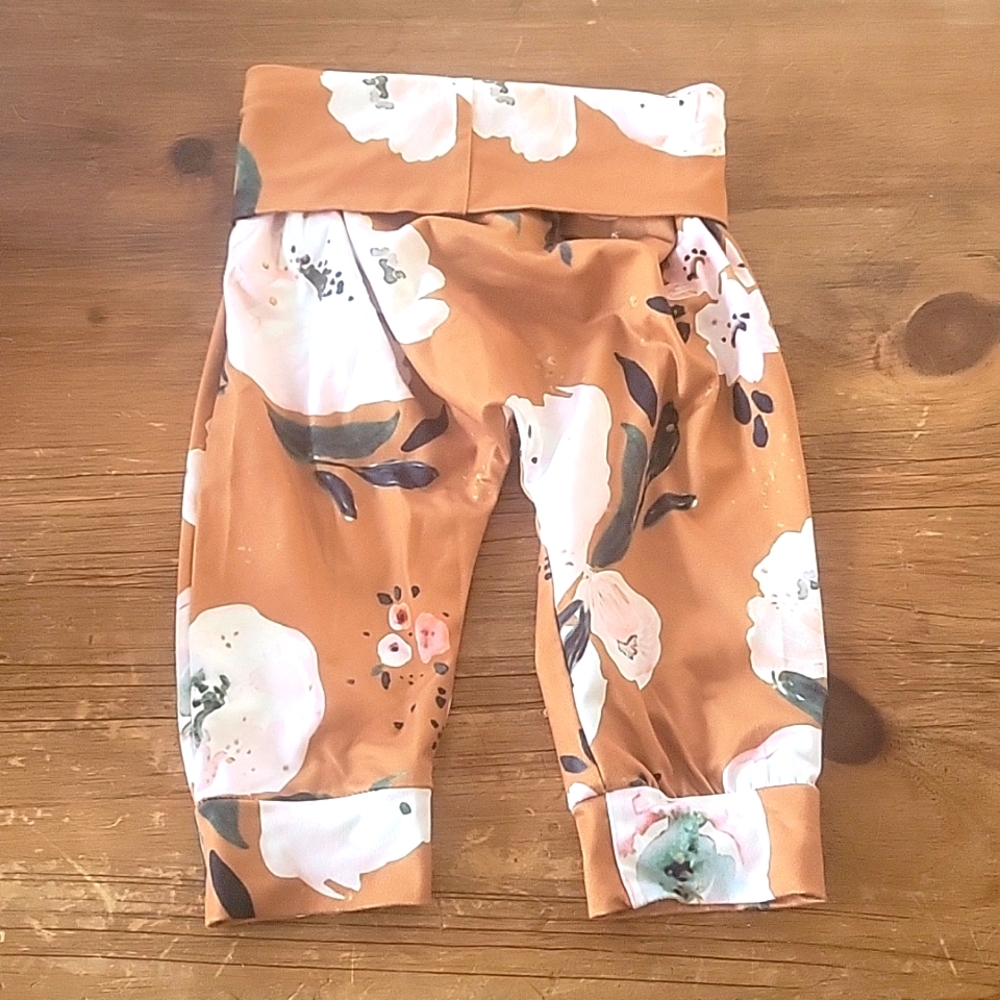 Fold-Over Gaucho Style Floral Pants sz 6-12m